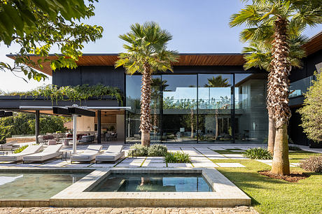 FD House: Lakefront Retreat with Panoramic Views Over Brazilian Nature - 1