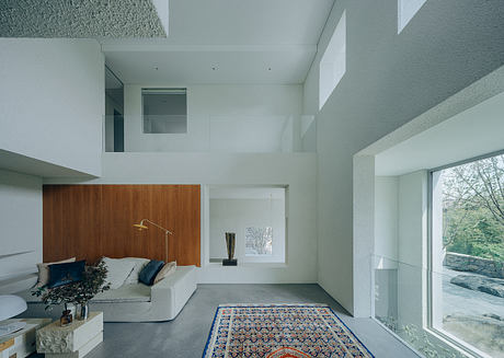 House J: Tiered Courtyards Shape a Home for Distant Generations - 1