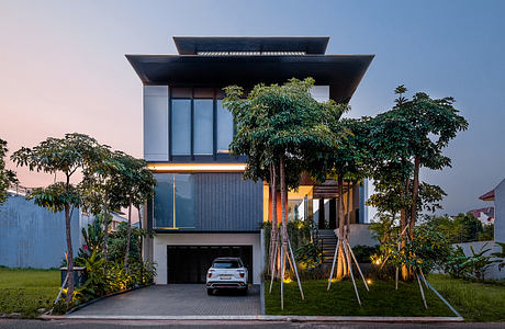 JH House: Tropical Living in a Four-Level Home in Indonesia
