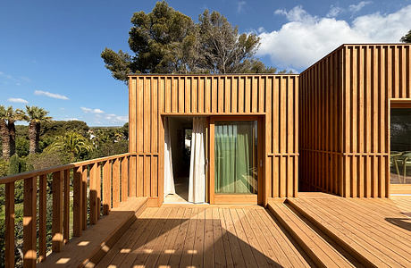 Le Très Petit Collectif: Timber Pods Recast a 1950s Coastal Home Life