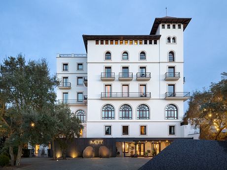 METT Barcelona by Kokaistudios - 1