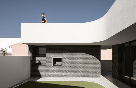 Pinhal Conde da Cunha House by Estúdio AMATAM