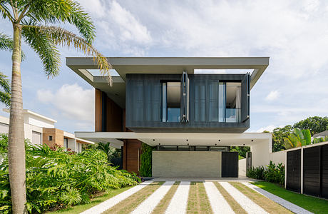 Yupi Residence by Raiz Arquitetura