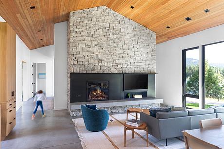 Ashley Lake House: A Family Retreat Along the Montana Lakefront - 2