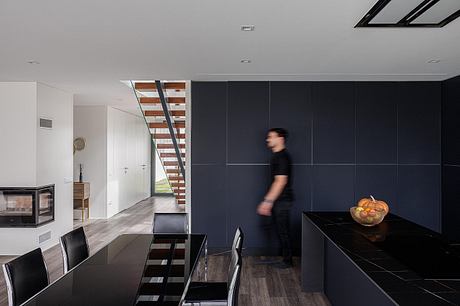 Casa Dos Sobreiros II: Light-Filled Living in Coastal Portugal - 2