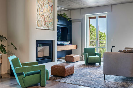 Essential and Modern — A Lake Garda Home Wrapped in Soft Contrasts - 3