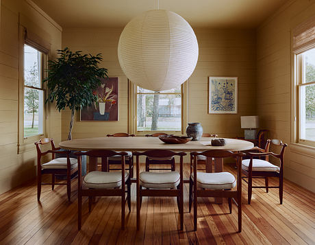 1930s Victorian Bungalow Balances Vintage Warmth and Modern Lines - 4