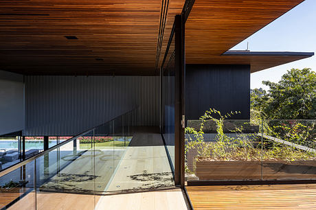 FD House: Lakefront Retreat with Panoramic Views Over Brazilian Nature - 4