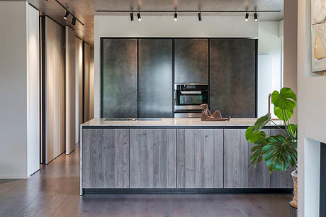 Essential and Modern — A Lake Garda Home Wrapped in Soft Contrasts - 5