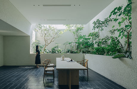 House J: Tiered Courtyards Shape a Home for Distant Generations