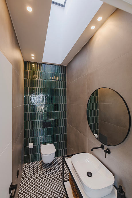 Brutalist Panorama Recasts Hillside Living - 4