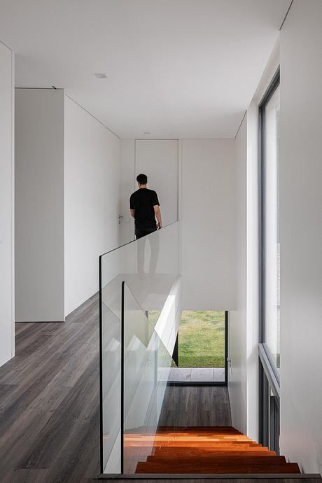 Casa Dos Sobreiros II: Light-Filled Living in Coastal Portugal - 4