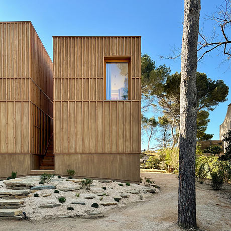 Le Très Petit Collectif: Timber Pods Recast a 1950s Coastal Home Life - 6