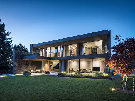 House 323: A Stepped Urban House Opening to Garden Light - 5