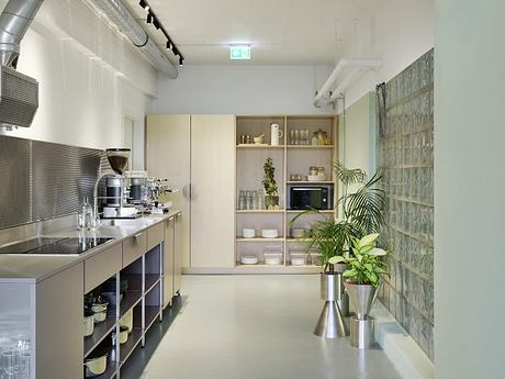 Relaxound: Colorful Berlin Office For Collaborative, Relaxed Work Life - 7