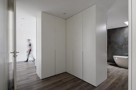 Casa Dos Sobreiros II: Light-Filled Living in Coastal Portugal - 6