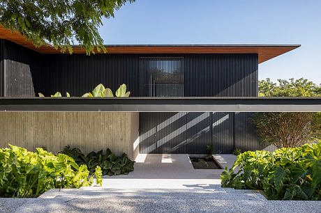 FD House: Lakefront Retreat with Panoramic Views Over Brazilian Nature - 7