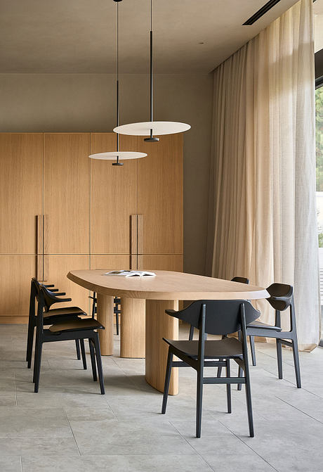 Shift House: Minimalist Wood and Plaster Interiors for a Large Family - 5