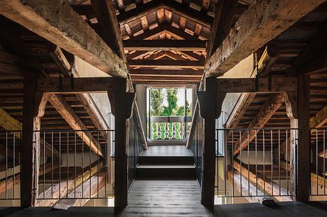 213 Attic in Villa Soranzo: Modern Penthouse Within 16th-Century Shell - 7