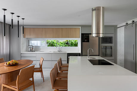 Casa Cubo: Modern Brazilian Home Revived - 7