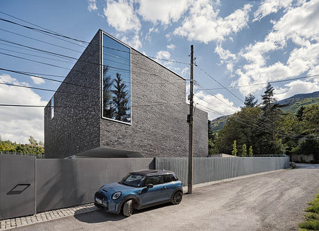 House 323: A Stepped Urban House Opening to Garden Light - 7