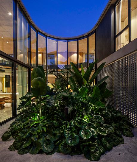 Oval House by Jorgelina Tortorici & Asociados - 6