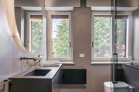 Essential and Modern — A Lake Garda Home Wrapped in Soft Contrasts - 9