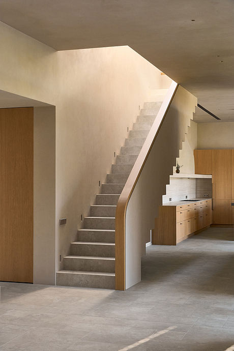 Shift House: Minimalist Wood and Plaster Interiors for a Large Family - 6