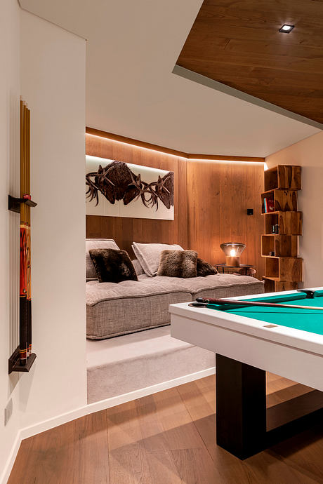 Torre dell’orologio Alpine Apartment by Caracter Architettura d’Interni - 7