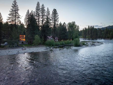 Wenatchee River Cabin: Elevated Retreat for Work, Craft, and Play - 9