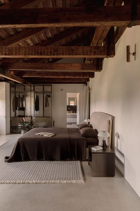 213 Attic in Villa Soranzo: Modern Penthouse Within 16th-Century Shell - 8