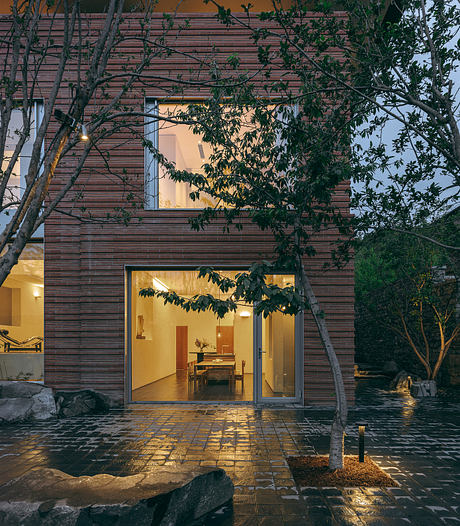 House J: Tiered Courtyards Shape a Home for Distant Generations - 7