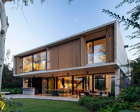 Oval House by Jorgelina Tortorici & Asociados - 7