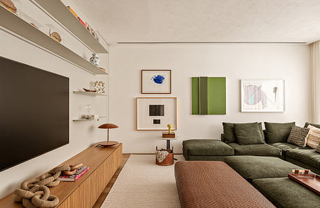 REN Apartment: Double-Height Veranda Living Above Nova Lima Skies