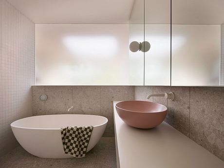 ShoeBox CHB Quiet Urban Renewal: Soft Tones, Tactile Rooms In Montreal - 8