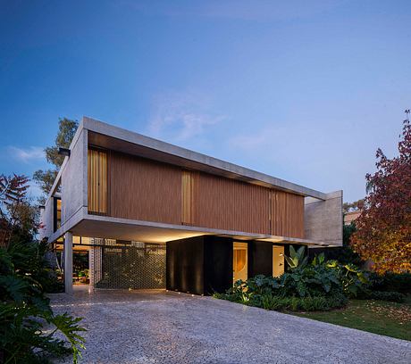 Oval House by Jorgelina Tortorici & Asociados - 8