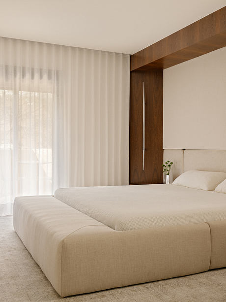 Matisse Apartment Recasts a 1990s Plan into Fluid Brazilian Living - 10