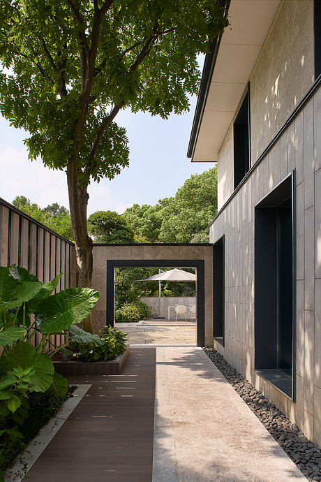 Jiuxi Rose Garden — A Serene Courtyard House - 11