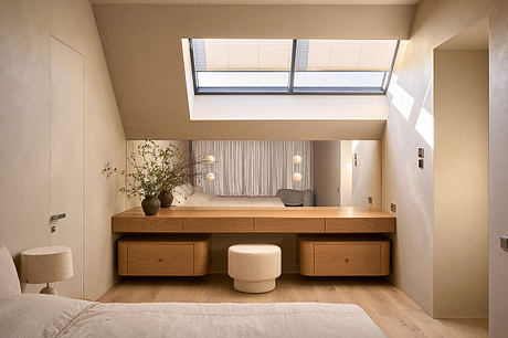 Shift House: Minimalist Wood and Plaster Interiors for a Large Family - 10