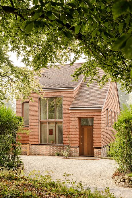 Clay Rise: Multigenerational Living Rooted in Sussex Craft Traditions - 9