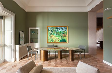 BLV Apartment Balances Heritage Detailing and Bold Color on the Lake