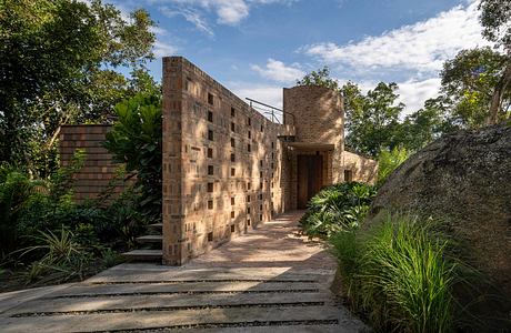 Casa Nola by Yemail Arquitectura