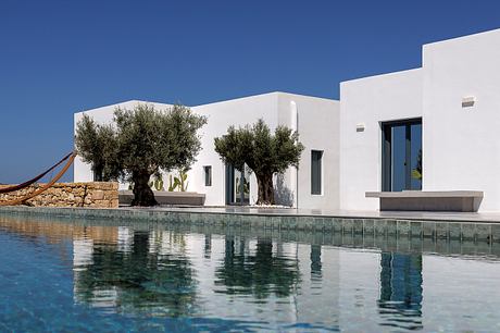 Fanos Guesthouse: Island Courtyard Living Shaped by Wind and Greek Sun - 1