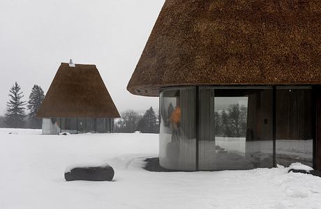 Hata-Mazanka: Scenic Eco-Minimalist Retreat in Central Ukraine