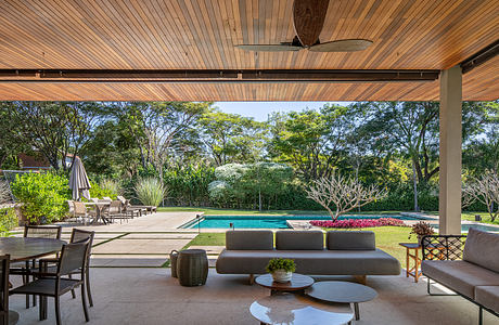 Larissa 5 Residence by Gilda Meirelles