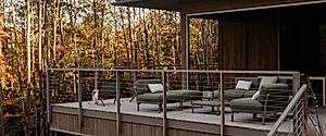 Perchée: Elevated Forest House Embracing Quebec's Northern Light Fully