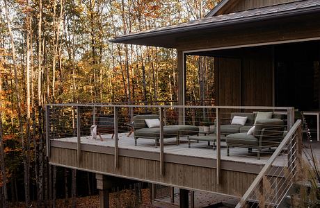 Perchée: Elevated Forest House Embracing Quebec’s Northern Light Fully