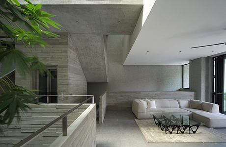 Raumplan House: From Garden to Atrium