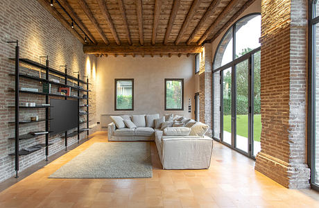 Restoration of a Barn in Mantua