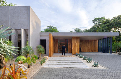 Seis Patios House by VOID